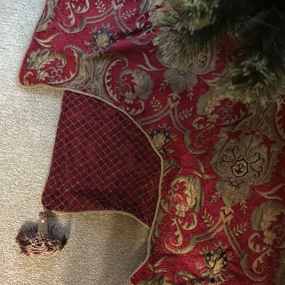 Elegant Red and Gold Tree Skirt - Picture 2 of 4